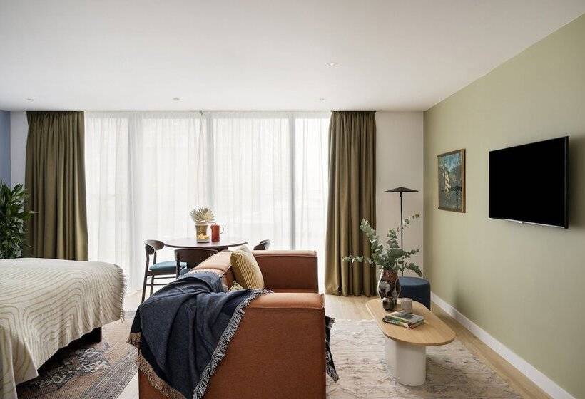 إستوديو سوبيريور, Cove Landmark Pinnacle