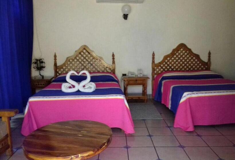 جناح ديلوكس, Colonial Rivera