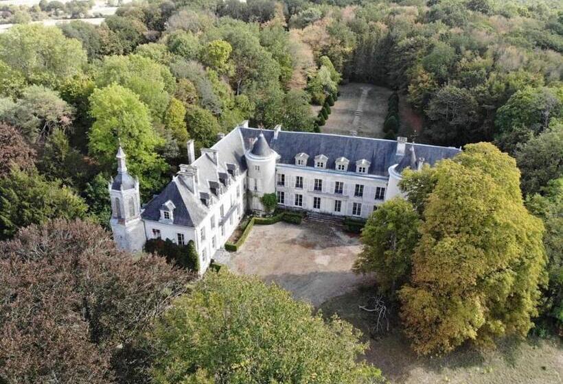 غرفة عائلية, Les écolodges Du Château De Charnizay