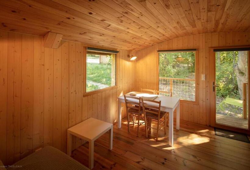 غرفة عائلية, Les écolodges Du Château De Charnizay