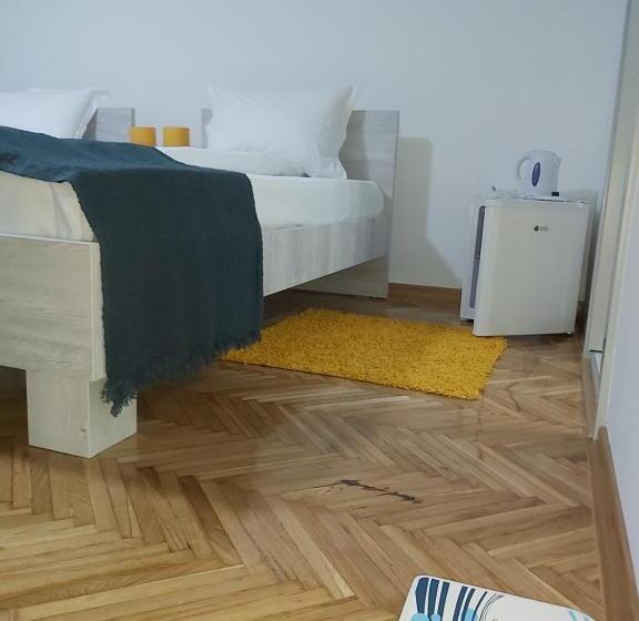 اتاق استاندارد سه نفره, Sobe_mis