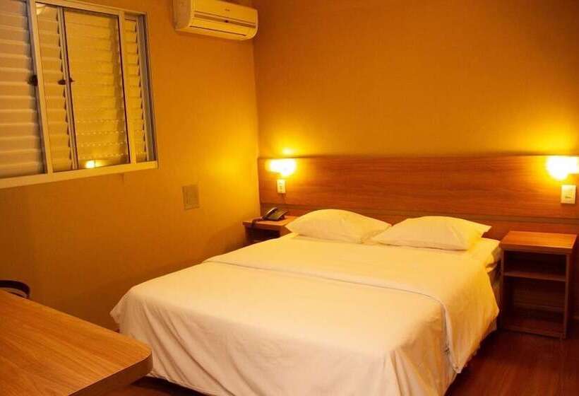 חדר דלוקס, Bernal