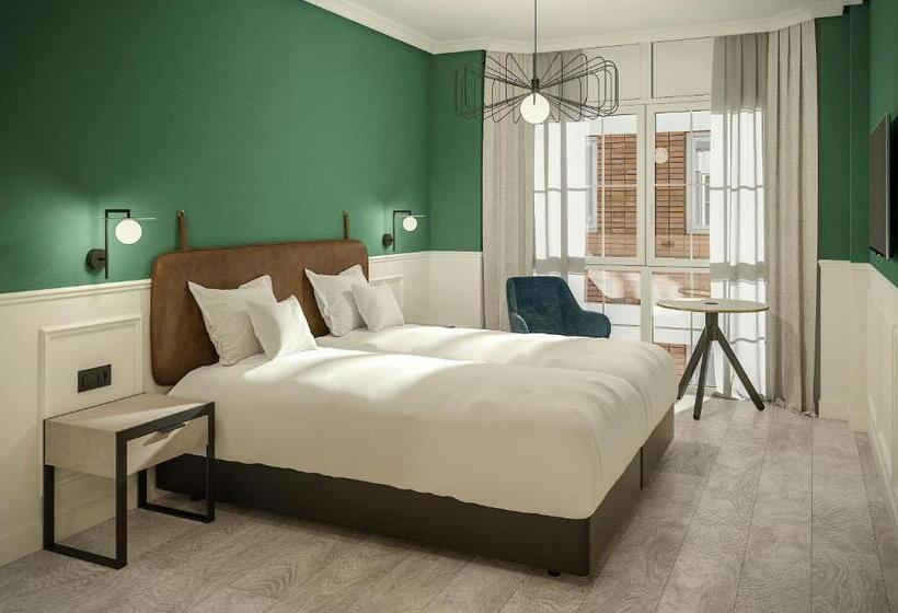 اتاق سوپریور, Don Rodrigo