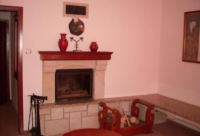 شقة غرفة واحدة, Elina