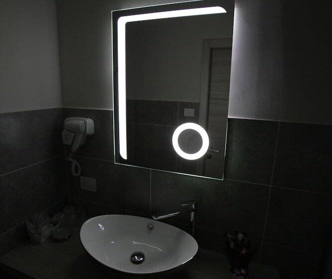 スタンダードトリプルルーム, Europa