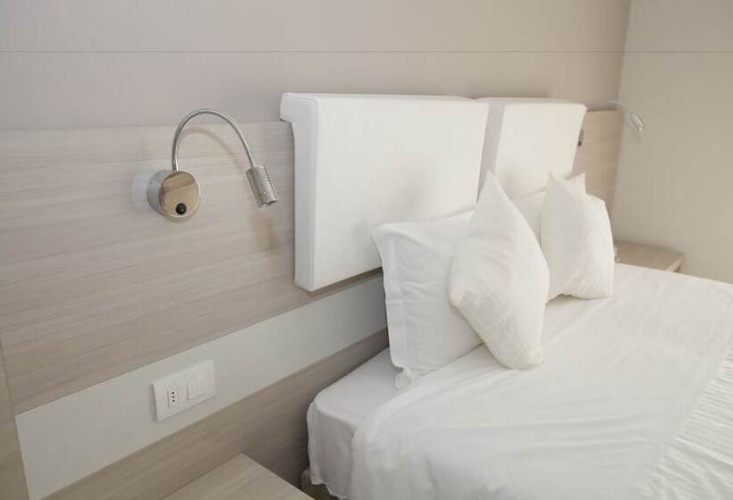 スタンダード４人部屋, Europa