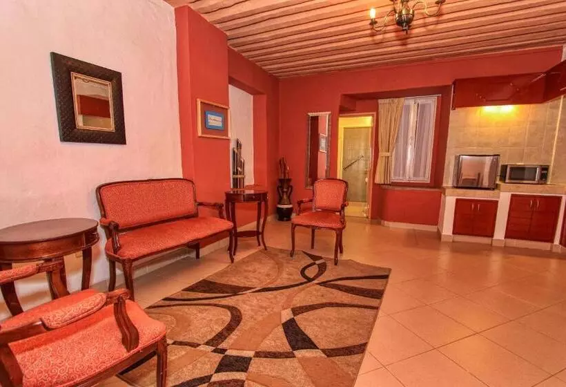 سوییت سوپریور, La Casona De Don Lucas