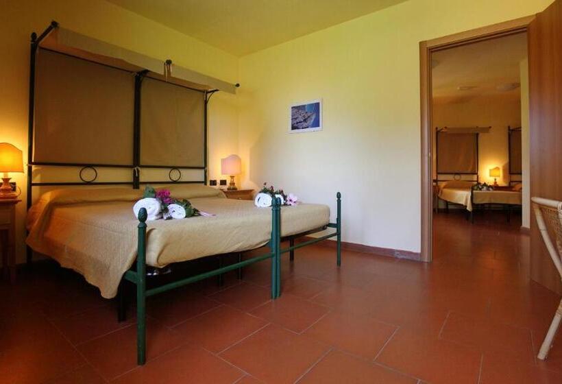 غرفة عائلية, Marina Del Marchese Beach Resort