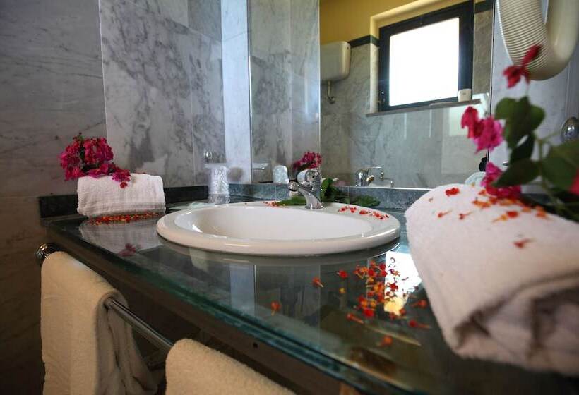 غرفة قياسية, Marina Del Marchese Beach Resort