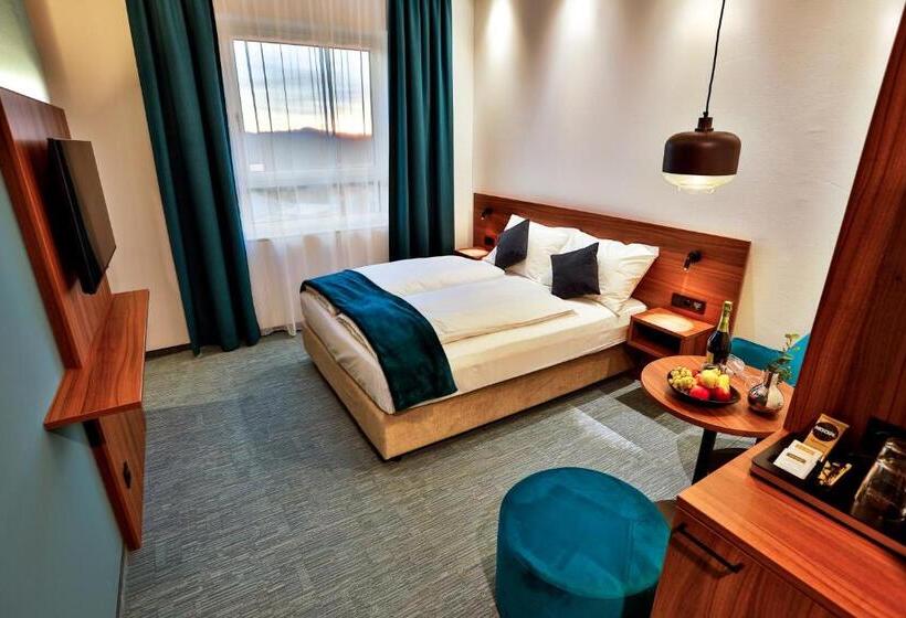 Семейный Номер, Das Zeit