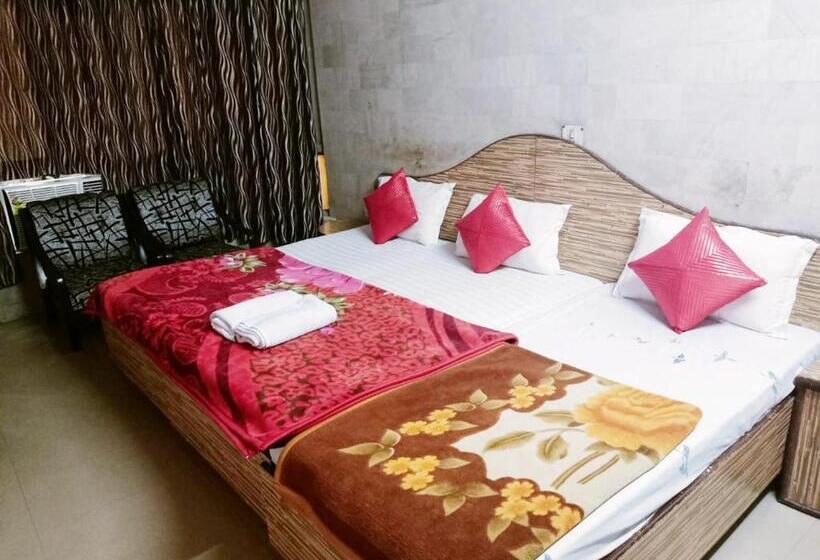 חדר סטנדרט לשלושה, Marwari Niwas