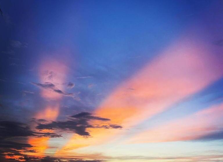 מיטת קינג בסוויטה, Rch Luxury  & Pool