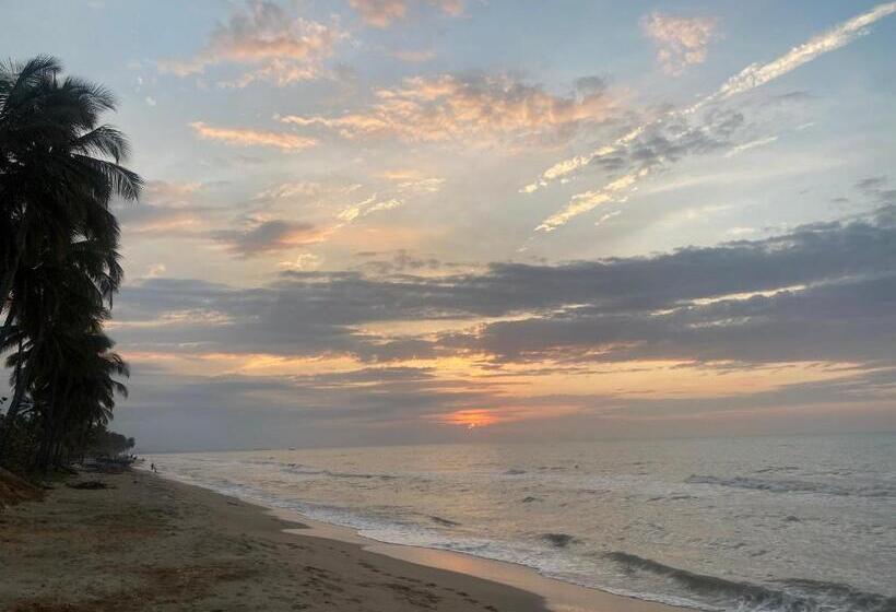 מיטת קינג בסוויטה, Rch Luxury  & Pool