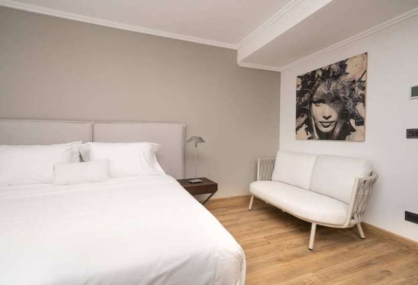 غرفة ديلوكس, Solerios