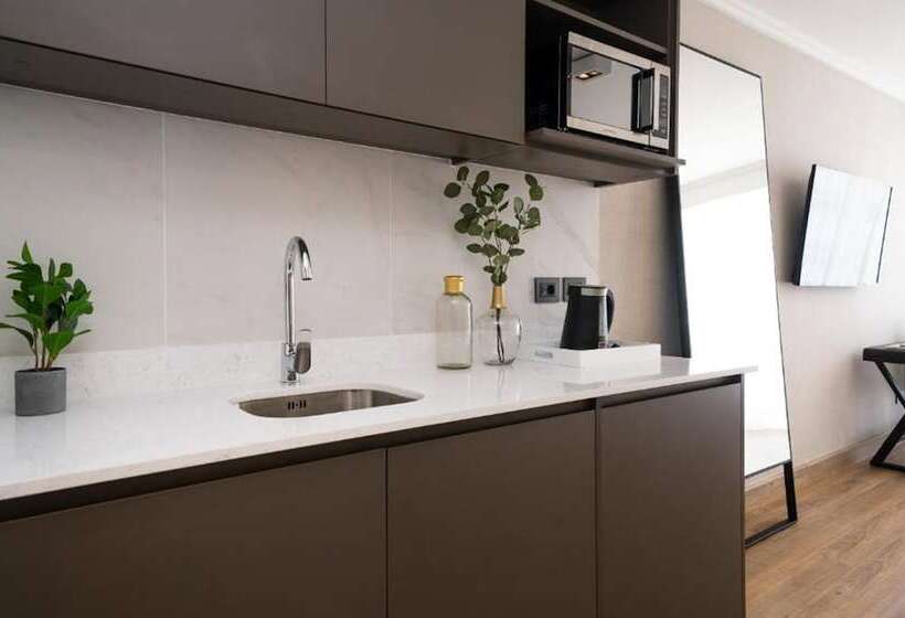 غرفة ديلوكس, Solerios