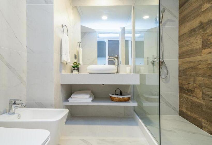 غرفة سوبيريور, Solerios