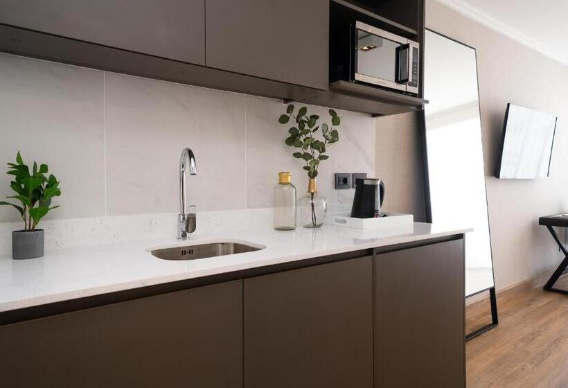 غرفة ديلوكس, Solerios