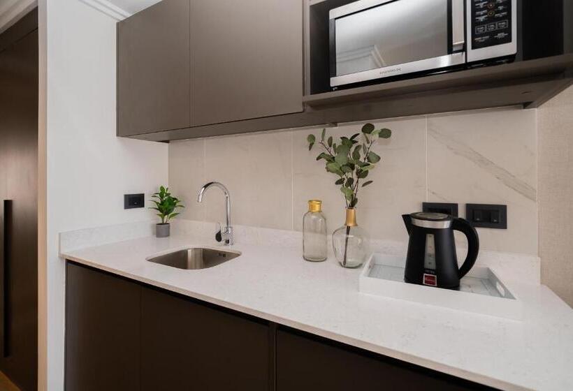 غرفة ديلوكس, Solerios