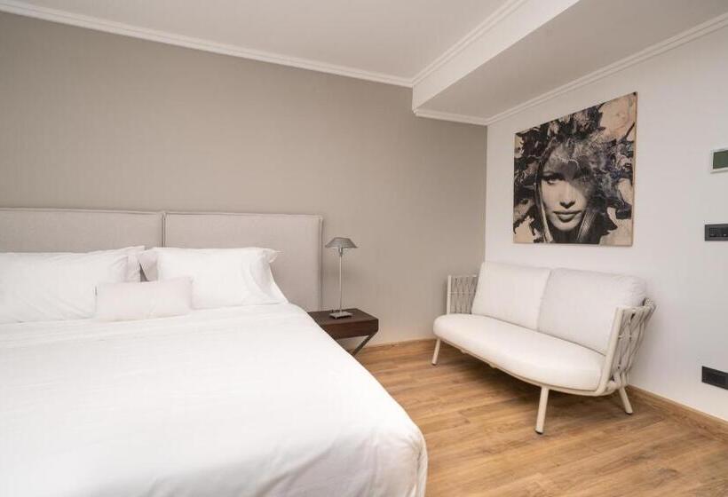 غرفة ديلوكس, Solerios