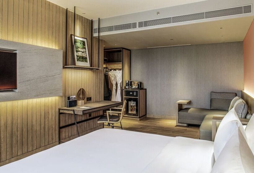 סוויטה, The Botanica Sanctuary