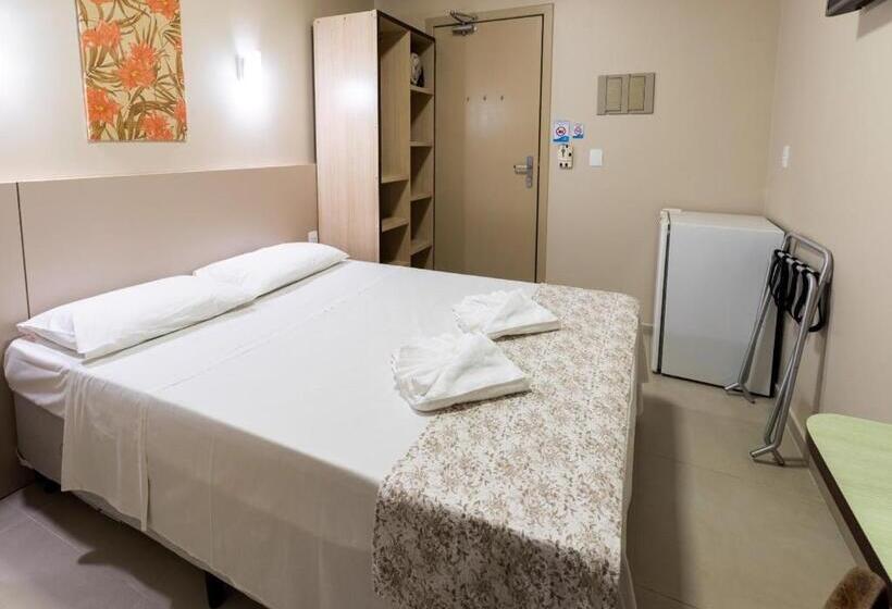 اتاق استاندارد یک نفره, Pitol