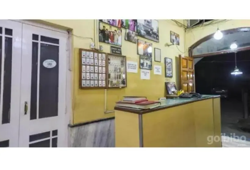 Deluxe Kamer, Prithviraj