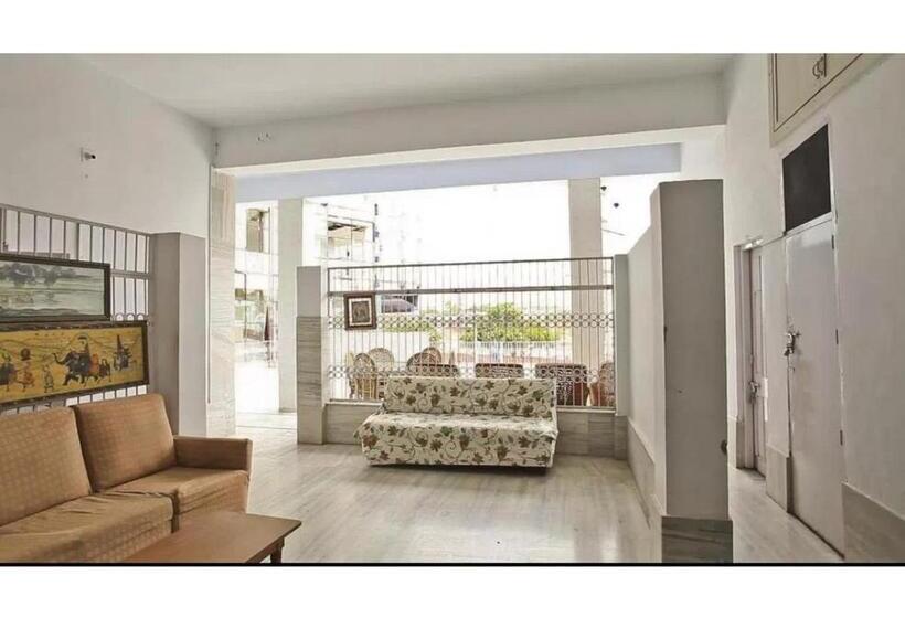 Bas Trippelrum, Prithviraj