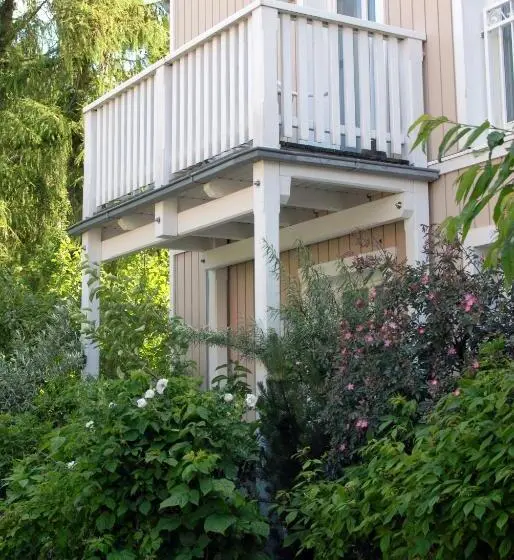 スタンダードスタジオ, Villa Luisa