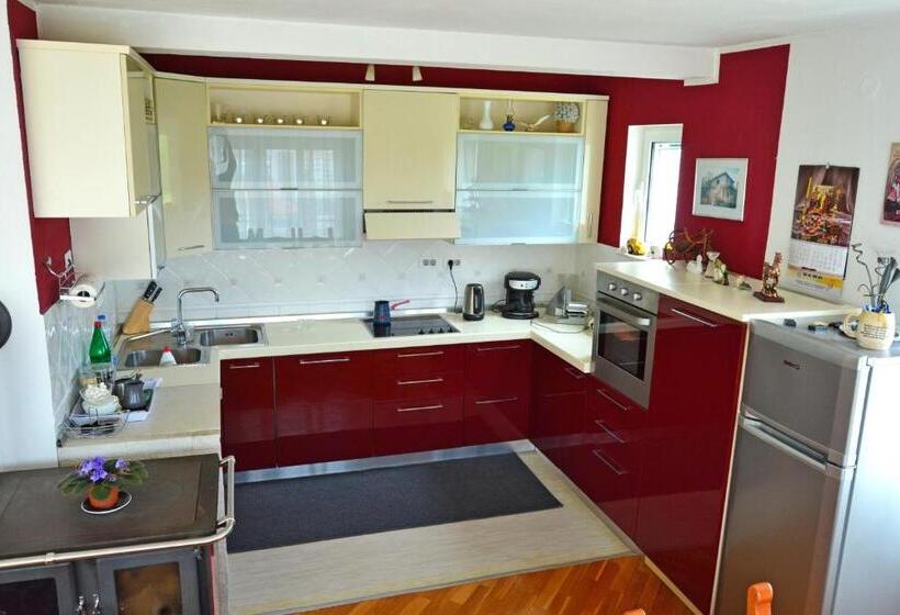 اتاق استاندارد با چشم‌انداز کوهستان, Tivat Apartments