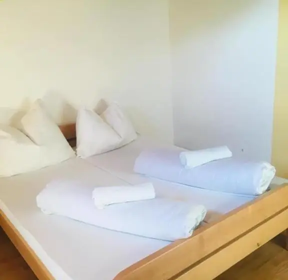 اتاق استاندارد چهار تخته, Omladinski Hotel Rostovo