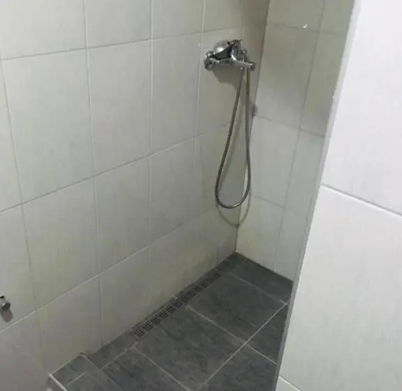 اتاق ساده سه نفره, Omladinski Hotel Rostovo