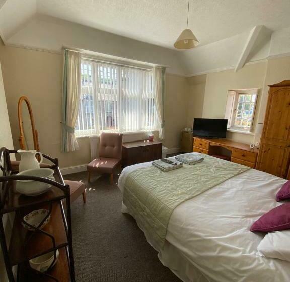 스탠다드 룸, Hq Pencadlys