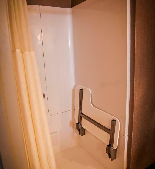 标准单人间, The Landmark