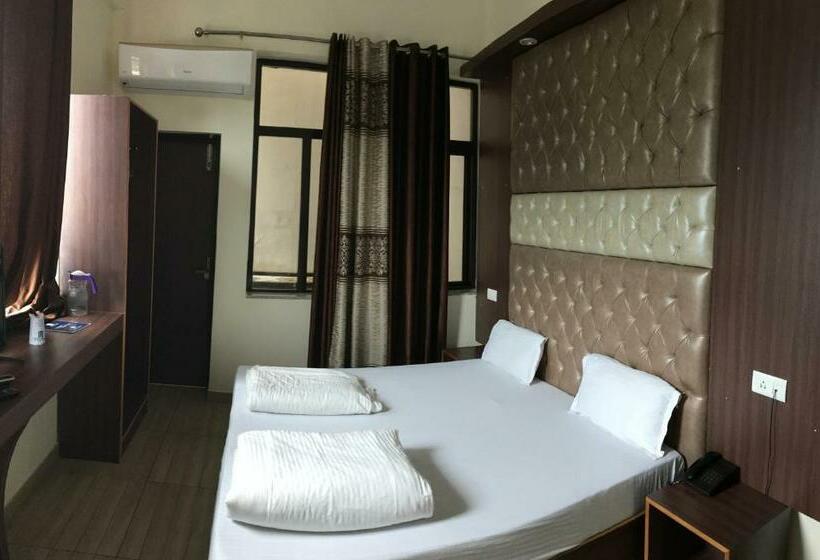 Chambre Deluxe, Trihari