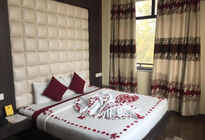 Chambre Familiale Deluxe, Trihari