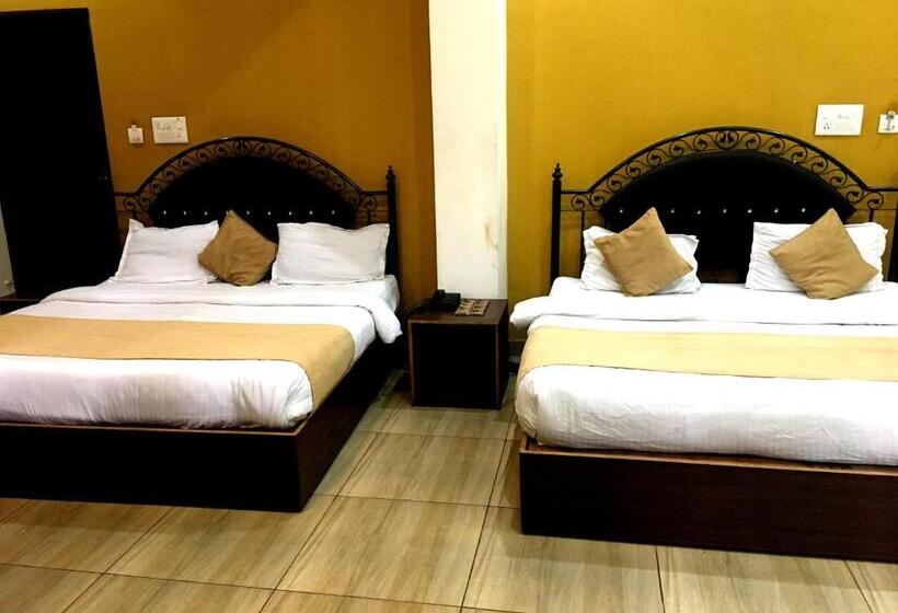 Chambre Familiale Deluxe, Trihari