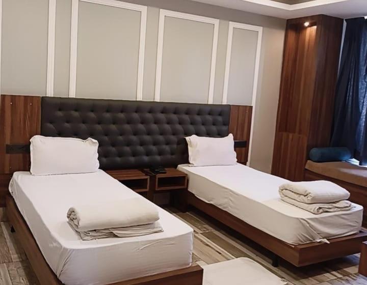 Chambre Standard, Trihari