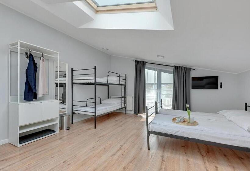 اتاق خانوادگی, Przystanek Sopot Plaża