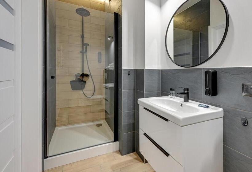 اتاق خانوادگی, Przystanek Sopot Plaża