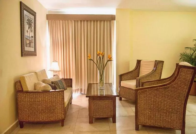 Perhesviitti, Arenas Del Mar Resort