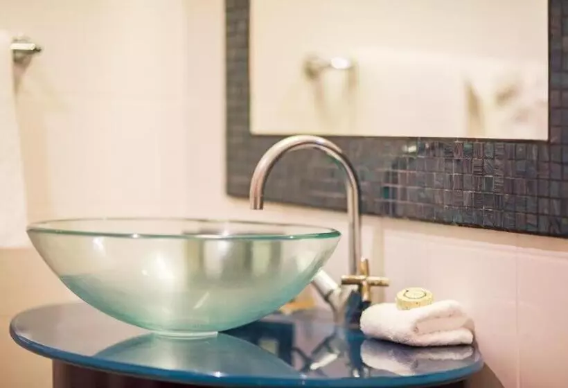 سوئیت با چشمانداز, At Waterfront Whitsunday Retreat Adults Only