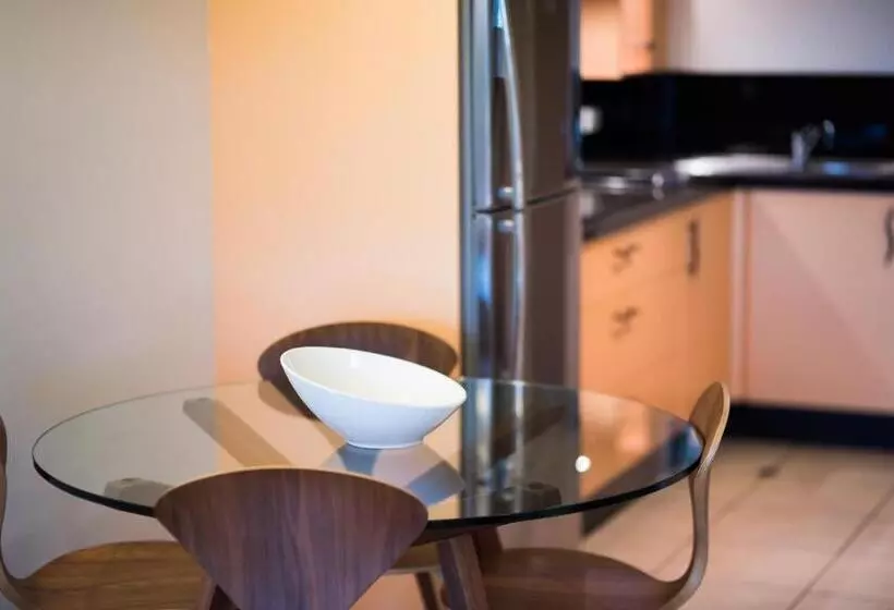 سوئیت با چشمانداز, At Waterfront Whitsunday Retreat Adults Only