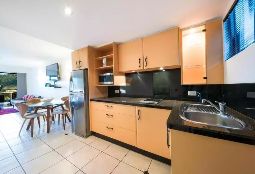 سوئیت با چشمانداز, At Waterfront Whitsunday Retreat Adults Only