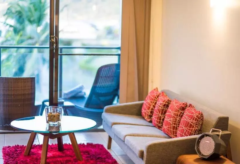 سوئیت با چشمانداز, At Waterfront Whitsunday Retreat Adults Only