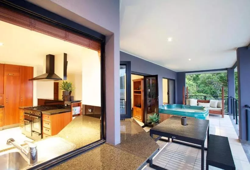 1 Bedroom Penthouse Apartment, At Waterfront Whitsunday Retreat Adults Only