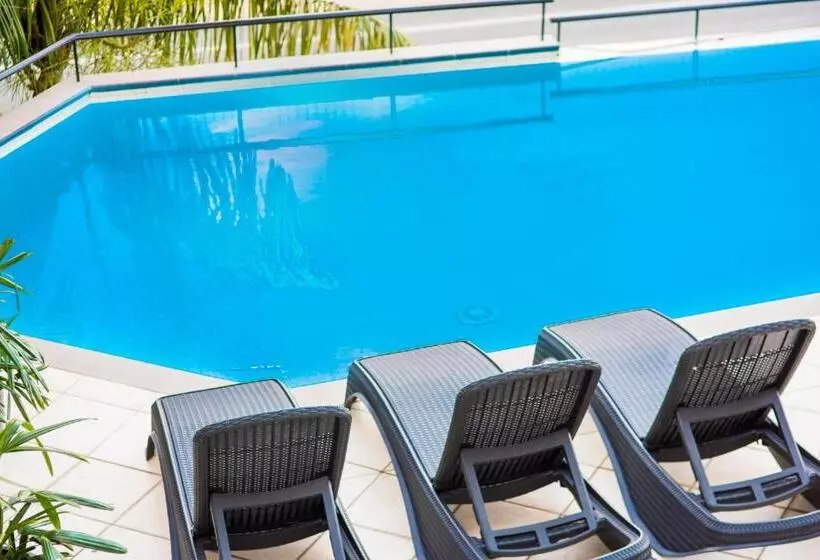 , At Waterfront Whitsunday Retreat Adults Only