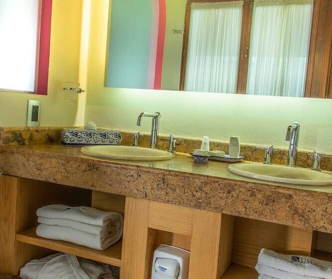 جناح جونيور, Boutique Casona De La China Poblana