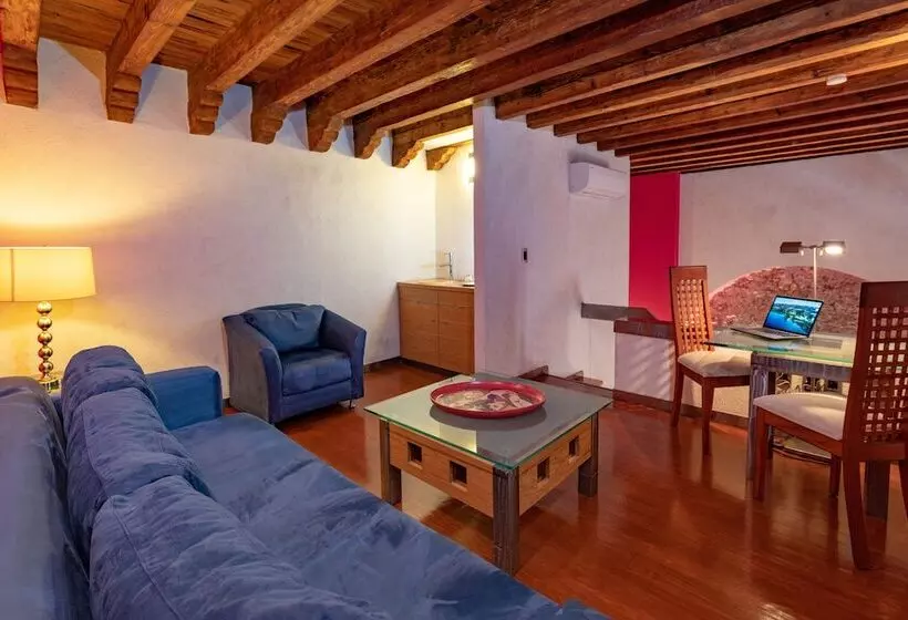 سوییت جونیور, Boutique Casona De La China Poblana