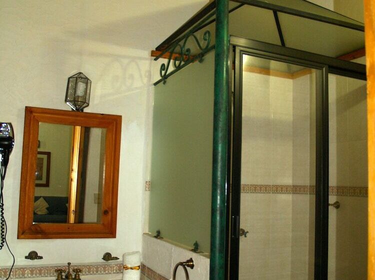 جناح جونيور, Casa Del Refugio