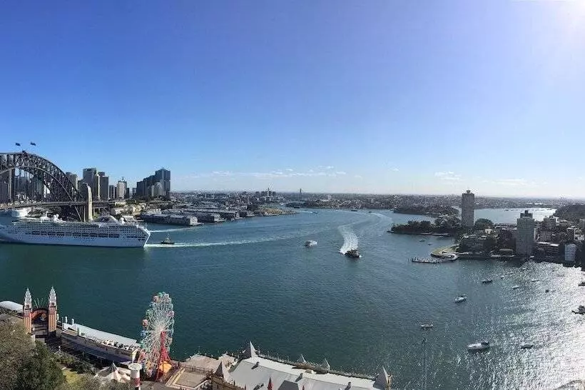 Superior 3-bedroom flat with a view, Milson Serviced Apartments